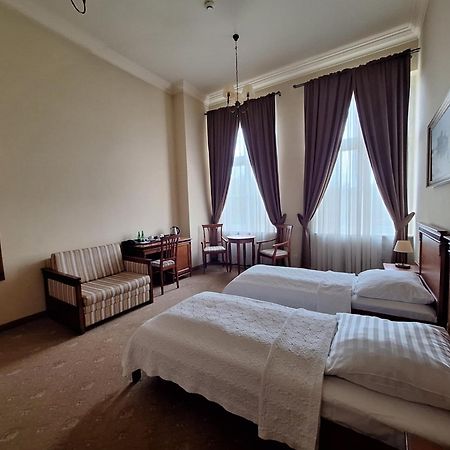 Zespol Palacowo-Parkowy W Ostromecku Ostromecko Exterior photo