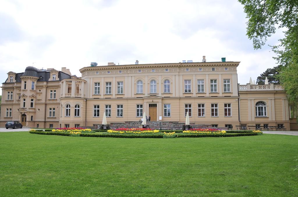 Zespol Palacowo-Parkowy W Ostromecku Ostromecko Exterior photo